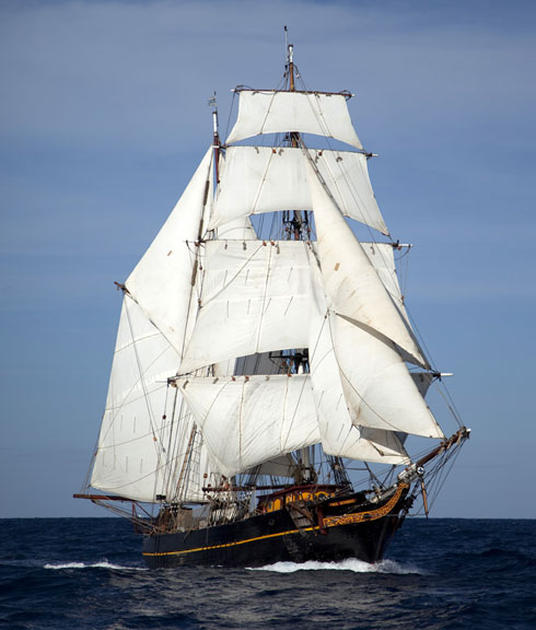 Première initiative de transport à la voile à destination des côtes françaises : Brest reçoit le  Tres Hombres