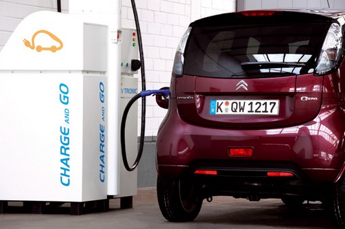 Véhicules électriques : PULSE 50, borne de recharge rapide destinée aux stations-services