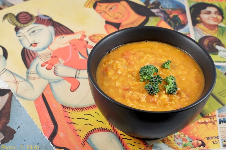 Soupe Dhal à la tomate et au lait de coco