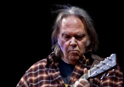 Neil Young Chante contre Monsanto