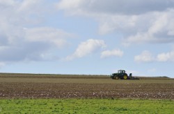 des tracteurs à Paris : le point de vue de la Confédération Paysanne